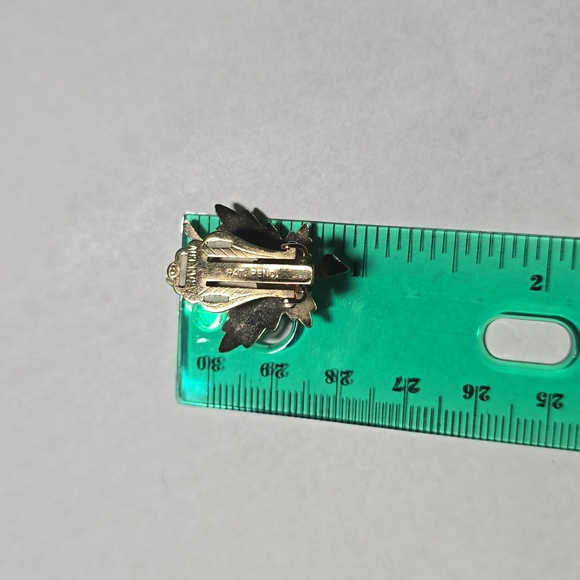 VTG 60s SIGNED Sarah Coventry MapleGold Tone Leaf Clip On W/pearl AccentEarrings - Picture 7 of 7